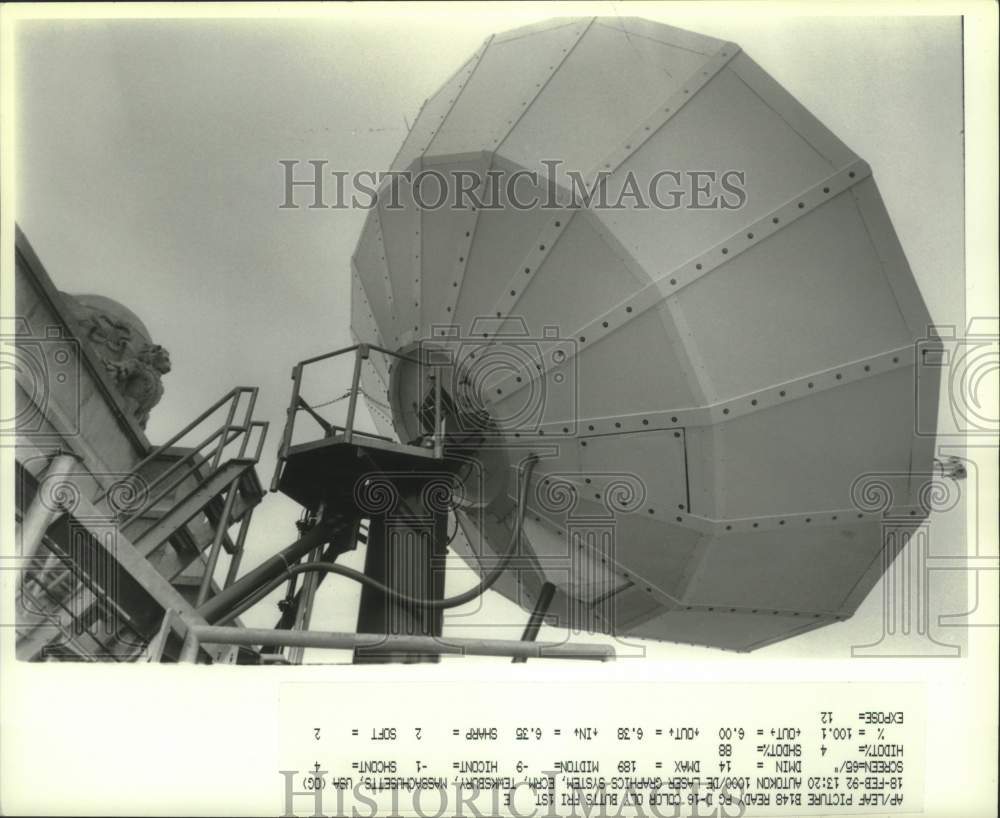 1992 Press Photo AT&T Tridome satellite dish on roof of Albany, New York bank - Historic Images