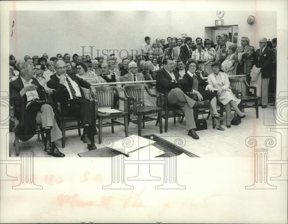 1976 Press Photo Residents attend Schenectady County Board of Rep Budget Hearing - Historic Images
