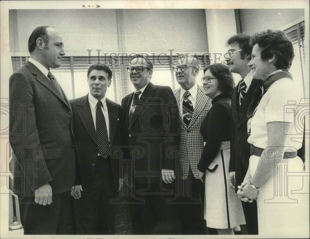 1976 Press Photo Schenectady County Board of Representatives gather together - Historic Images