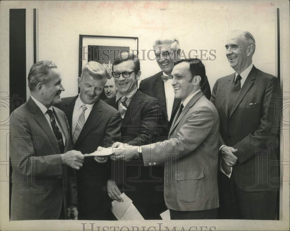 Press Photo General C.V.R. Schuyler with other men at United Fund Joint Appeal - Historic Images