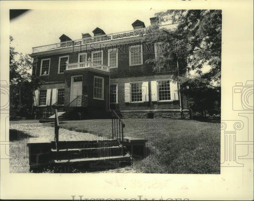 1986 Front yard entrance of Schuyler Mansion, Catherine St, Albany - Historic Images