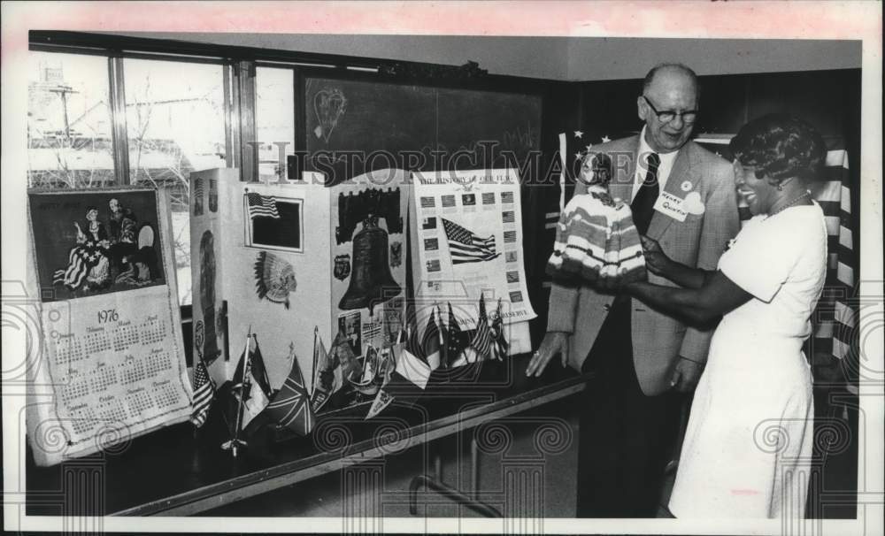 1976 Press Photo Schenectady, New York Girls Club Senior Center officials - Historic Images