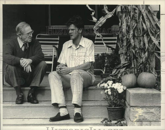 1984 Press Photo Residents talk on porch of Schenectady, New York halfway house - Historic Images