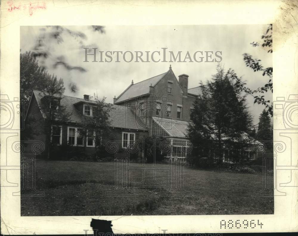 Press Photo Home on Wendell Avenue in Schenectady, New York - tua16821 - Historic Images