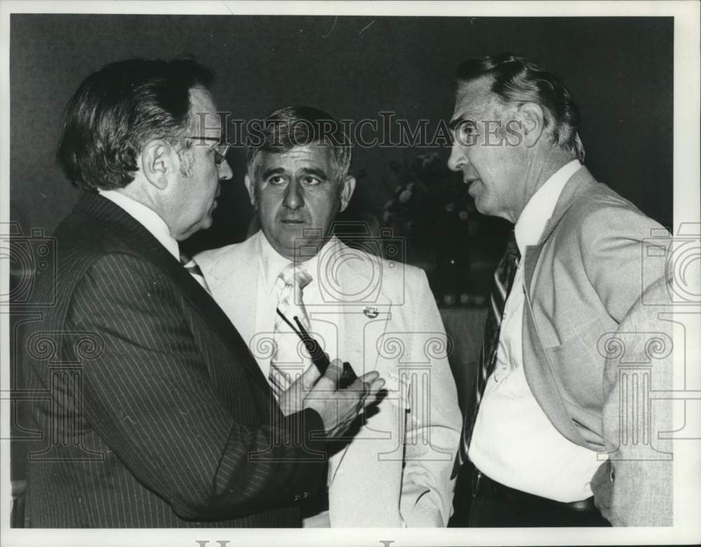 1978 New York State politicians discuss issue - Historic Images