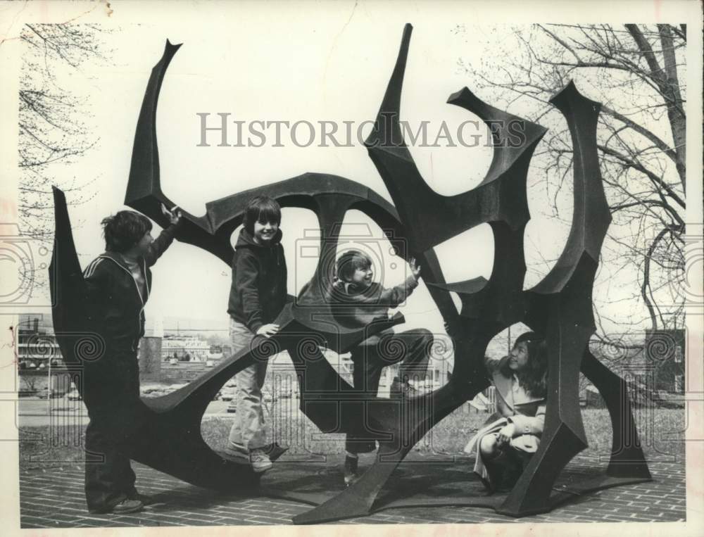 1977 Press Photo Children climb on sculpture at Schenectady, New York Museum - Historic Images