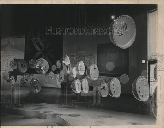 Press Photo Shell exhibit at Schenectady Museum New York - tua16933 - Historic Images