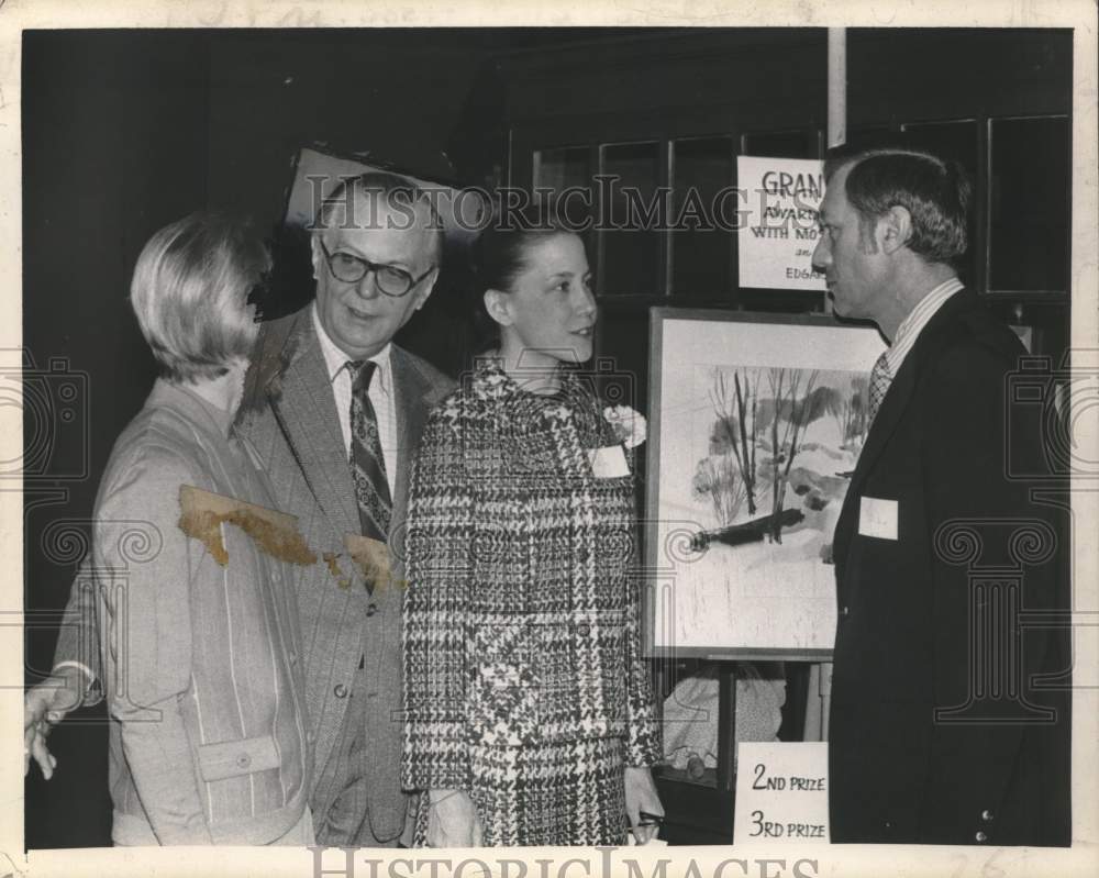 Press Photo Schenectady Museum officials confer in New York - tua16938 - Historic Images