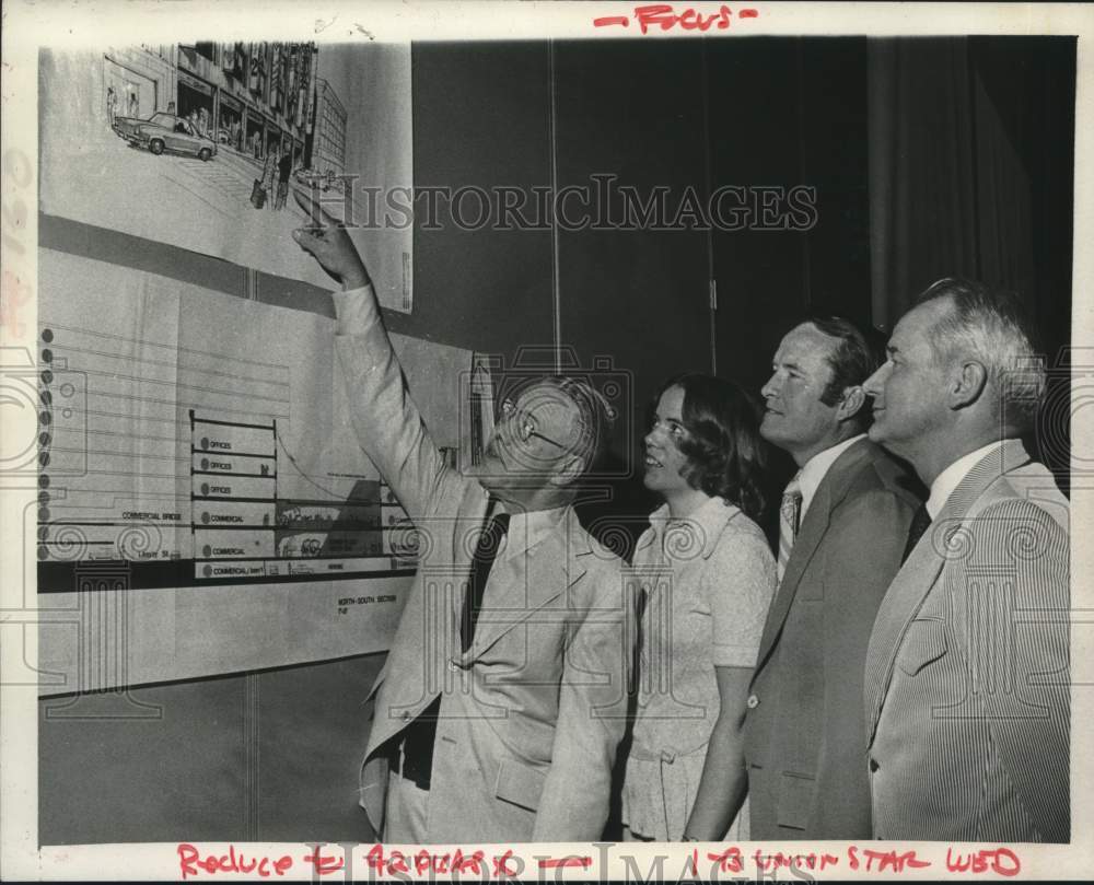1975 Press Photo Business leaders study artist drawing in Schenectady, New York - Historic Images