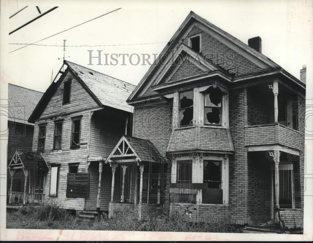 1977 Press Photo Abandoned homes on Summit Avenue in Schenectady, New York - Historic Images