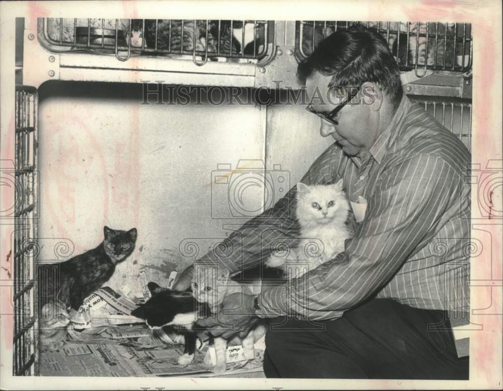 Press Photo Jim Provost, Manager, Schenectady, New York County Animal Shelter - Historic Images