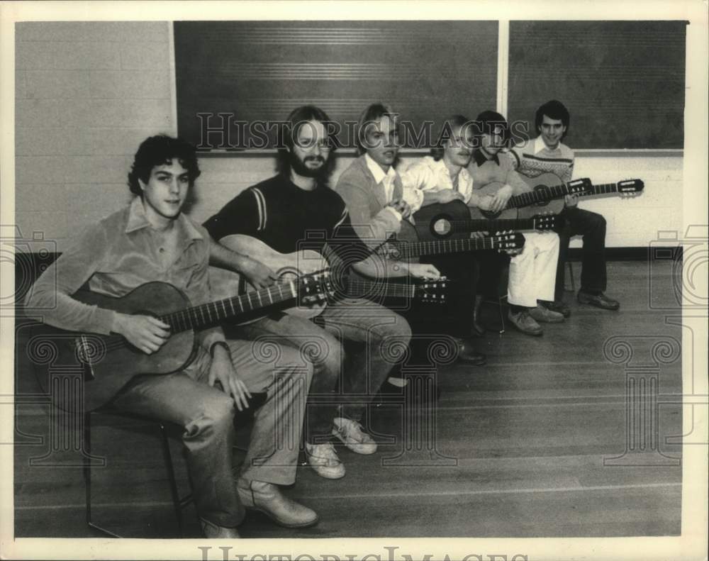 1983 Press Photo Schenectady County Community College music students in New York - Historic Images