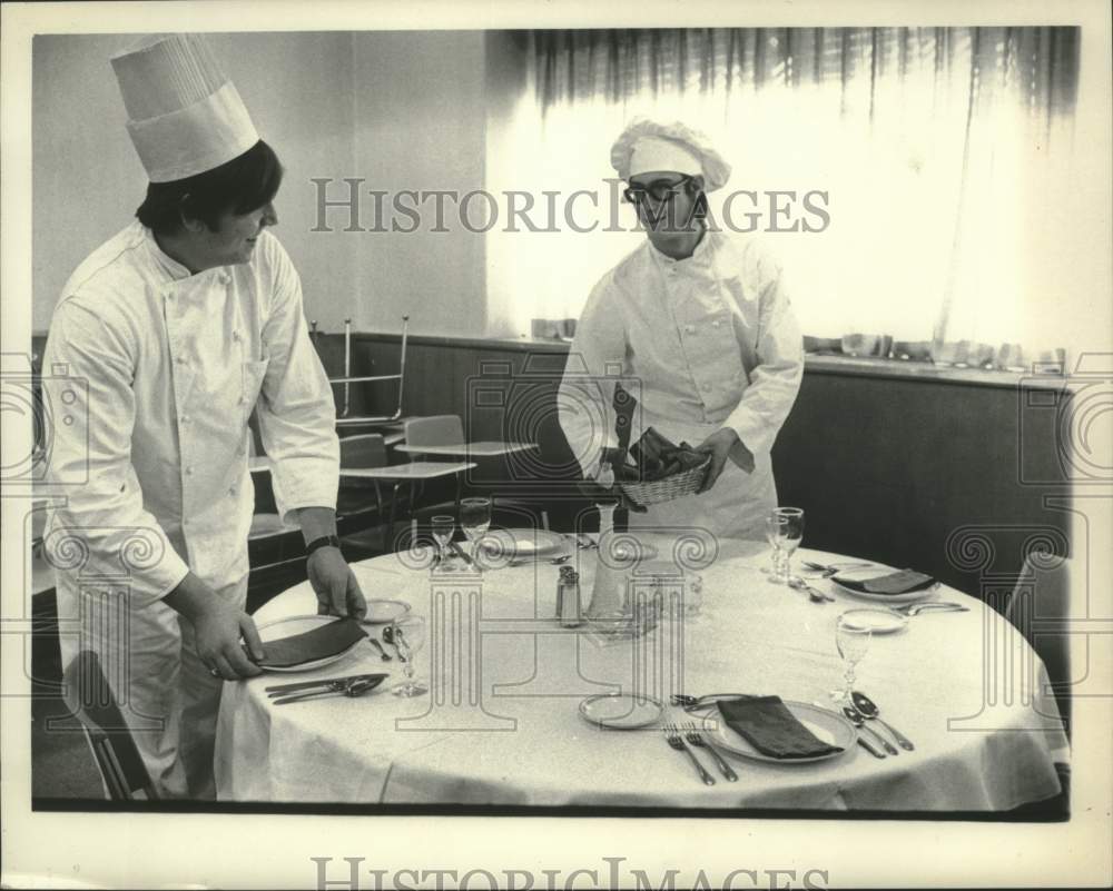 1972 Press Photo Schenectady, NY Community College culinary students set table-Historic Images