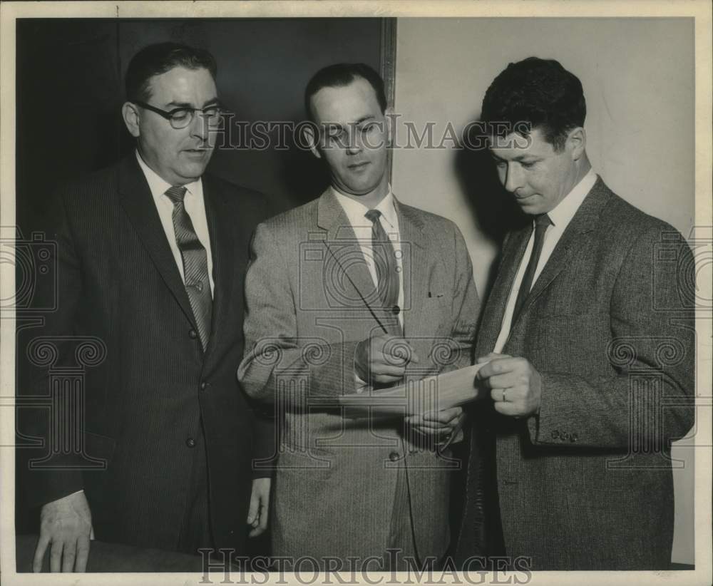 1961 Press Photo Attendees confer at NY Federal Personnel Association Conference-Historic Images