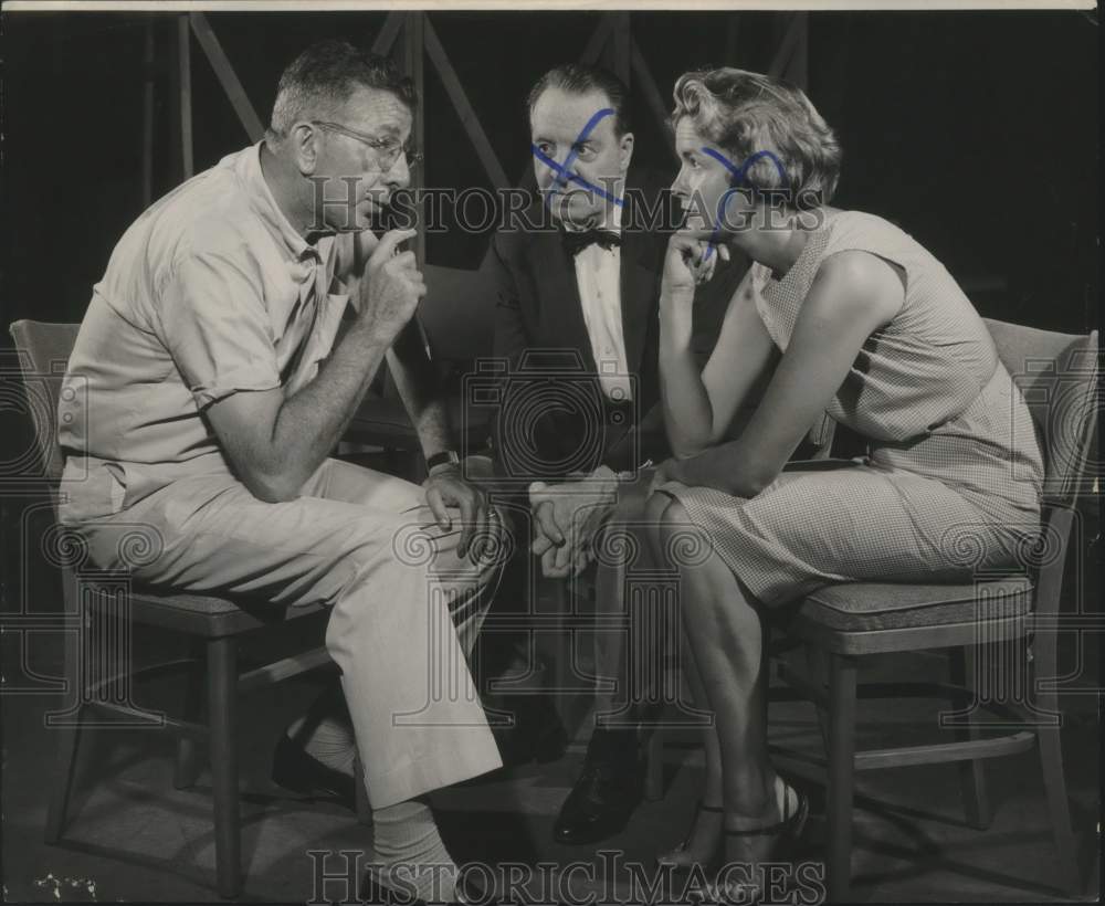 Press Photo Director Dore Schary explains scene to actors in New York - Historic Images