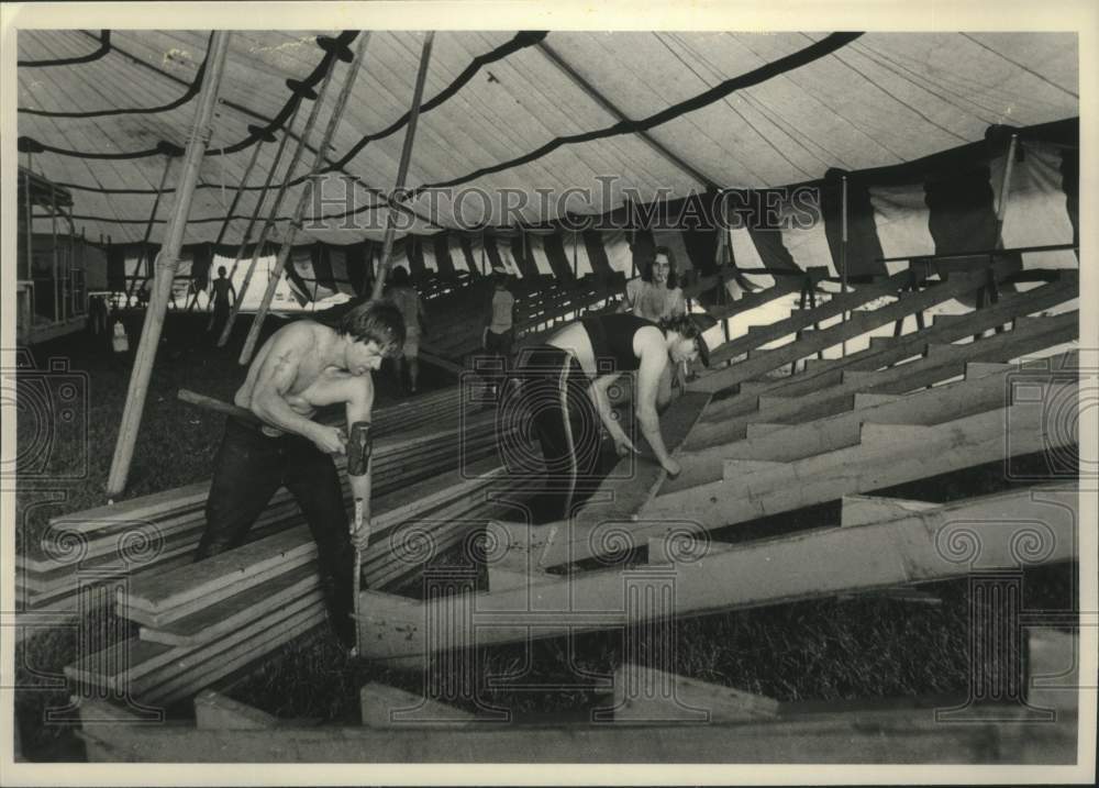 1984 Crew sets up big top tent for Schaghticoke, New York circus - Historic Images