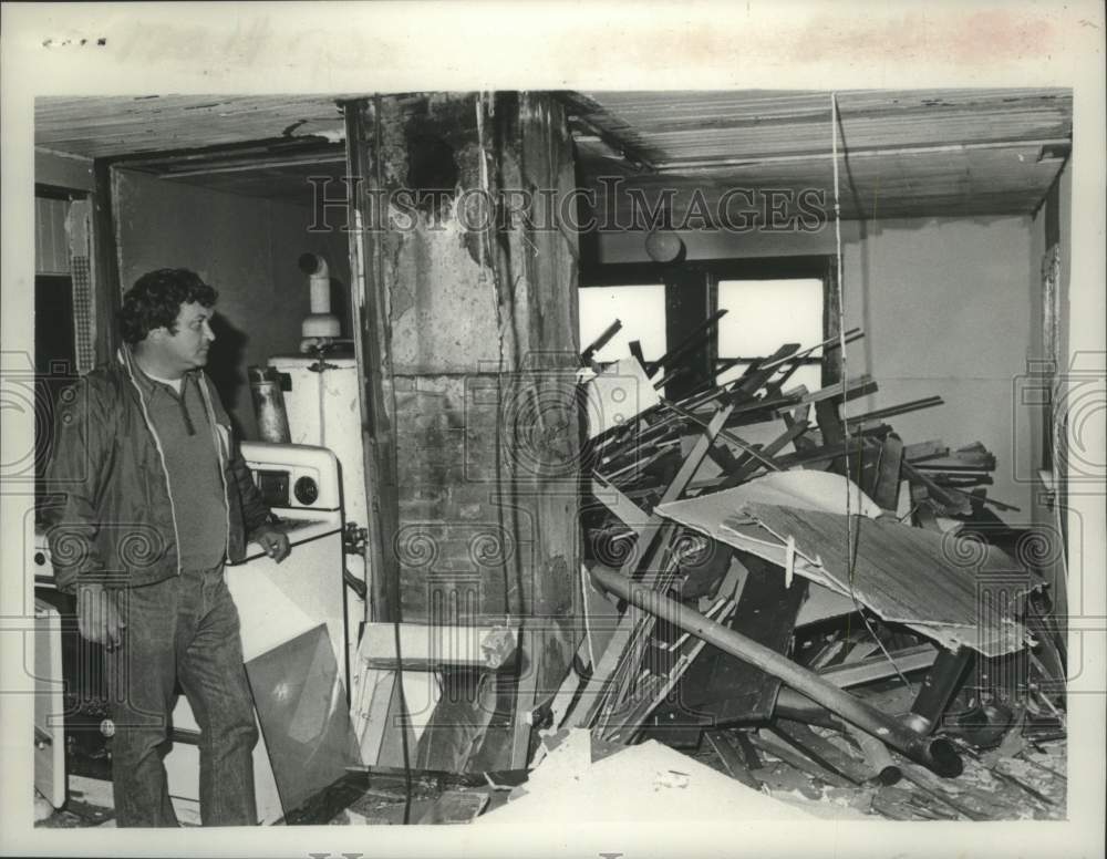 1975 Press Photo Owner looks over damaged building in Schenectady, New York - Historic Images