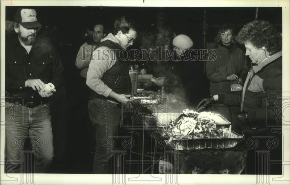 1986 Schenectady, New York Mayor hosts barbecue for city employees - Historic Images