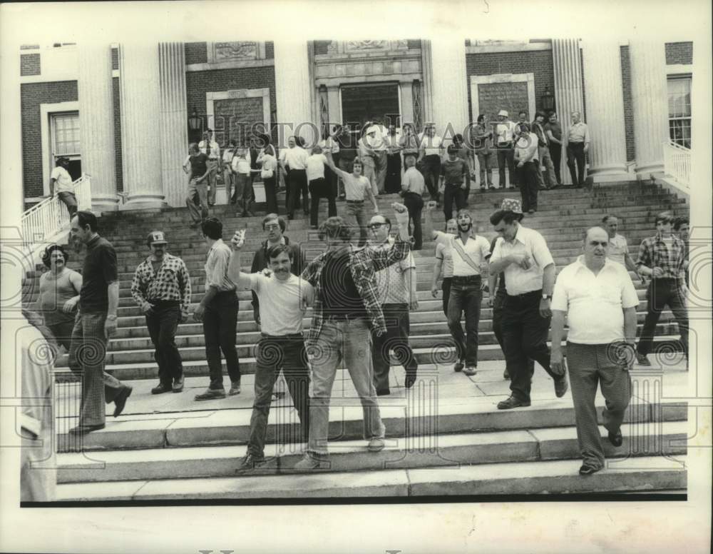 1978 Press Photo Schenectady, New York city employee union members demonstrate - Historic Images