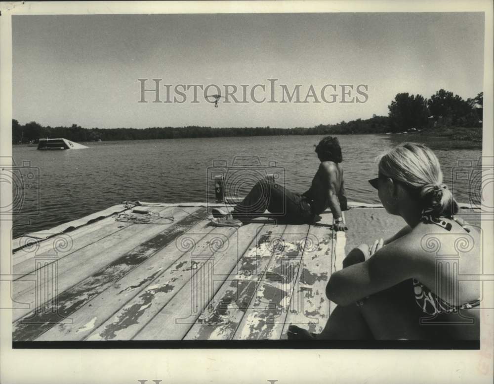 1978 Press Photo Sunbathers on dock at Schenectady, New York waterski area - Historic Images