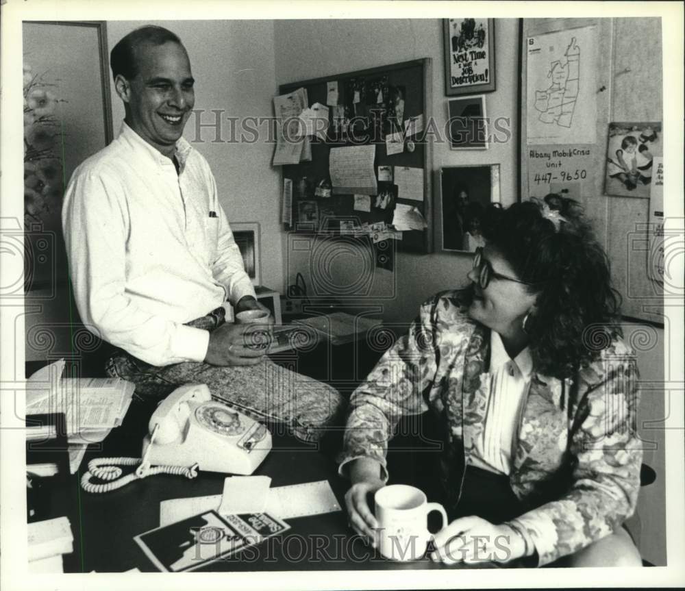 1990 Press Photo Samaritans staff in their Albany, New York office - tua17143 - Historic Images