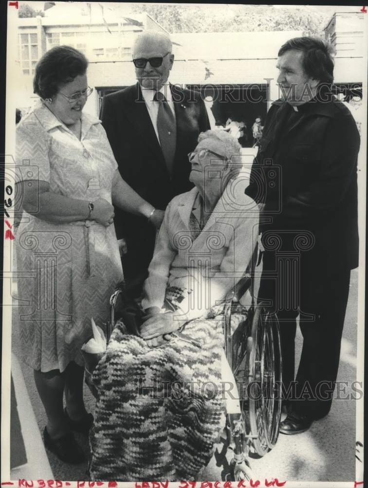1978 Church group visits Mary Morrissey in Albany, New York - Historic Images