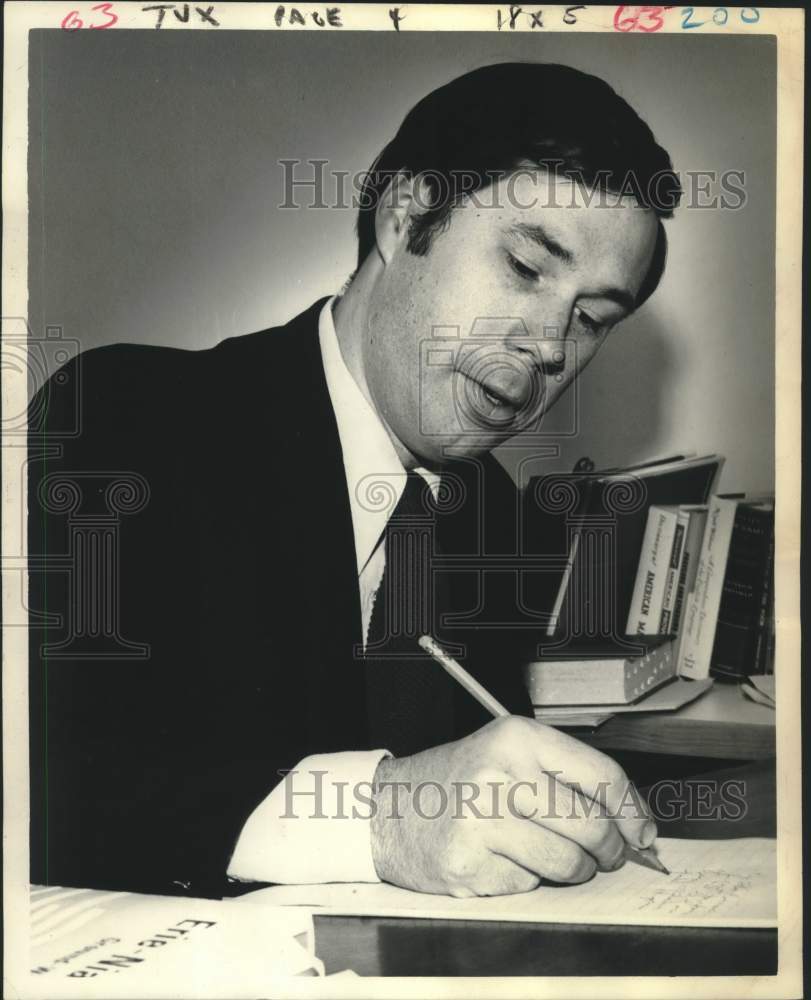 1972 Press Photo Harold Williams is shown writing on paper - Historic Images