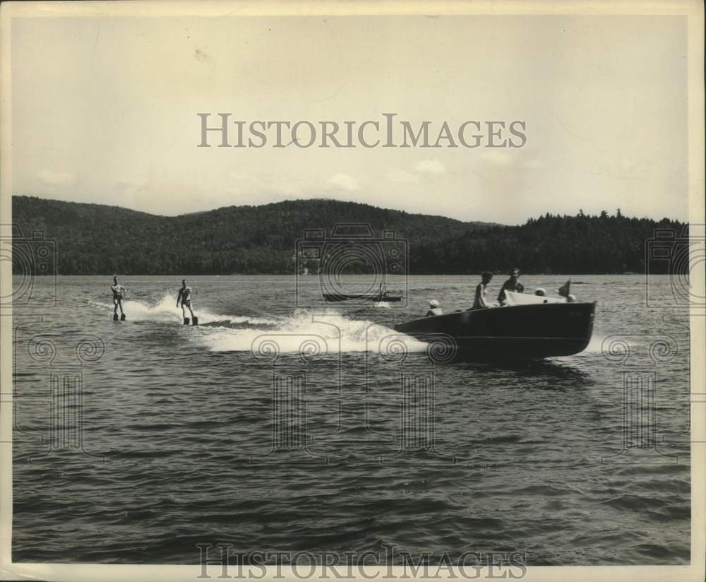Press Photo Water skiiers on Schroon Lake in New York - Historic Images