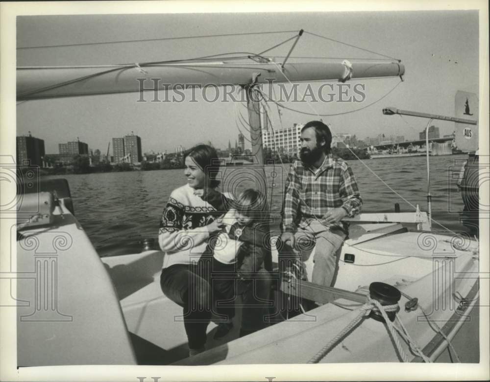 Press Photo O&#39;Conner. Couple sitting on boat with young child. - Historic Images