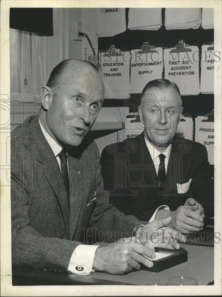 1962 Press Photo General Alfred M Gruenther and Benjamin H Oliver, in meeting-Historic Images