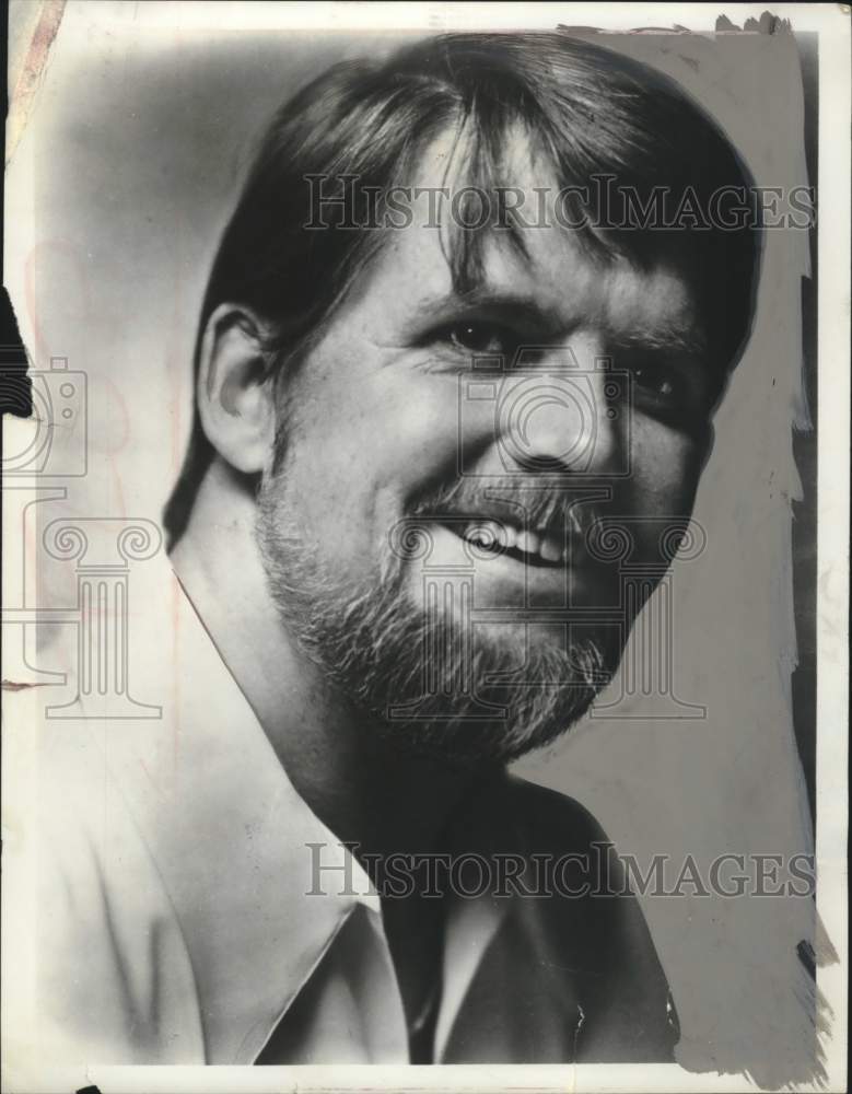 1973 Press Photo Frank Olive smiles for photo - Historic Images