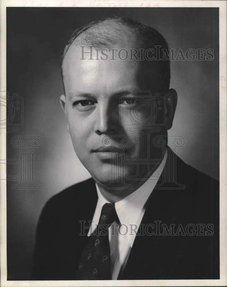 Dr. P.E. Pashler poses for portrait - Historic Images