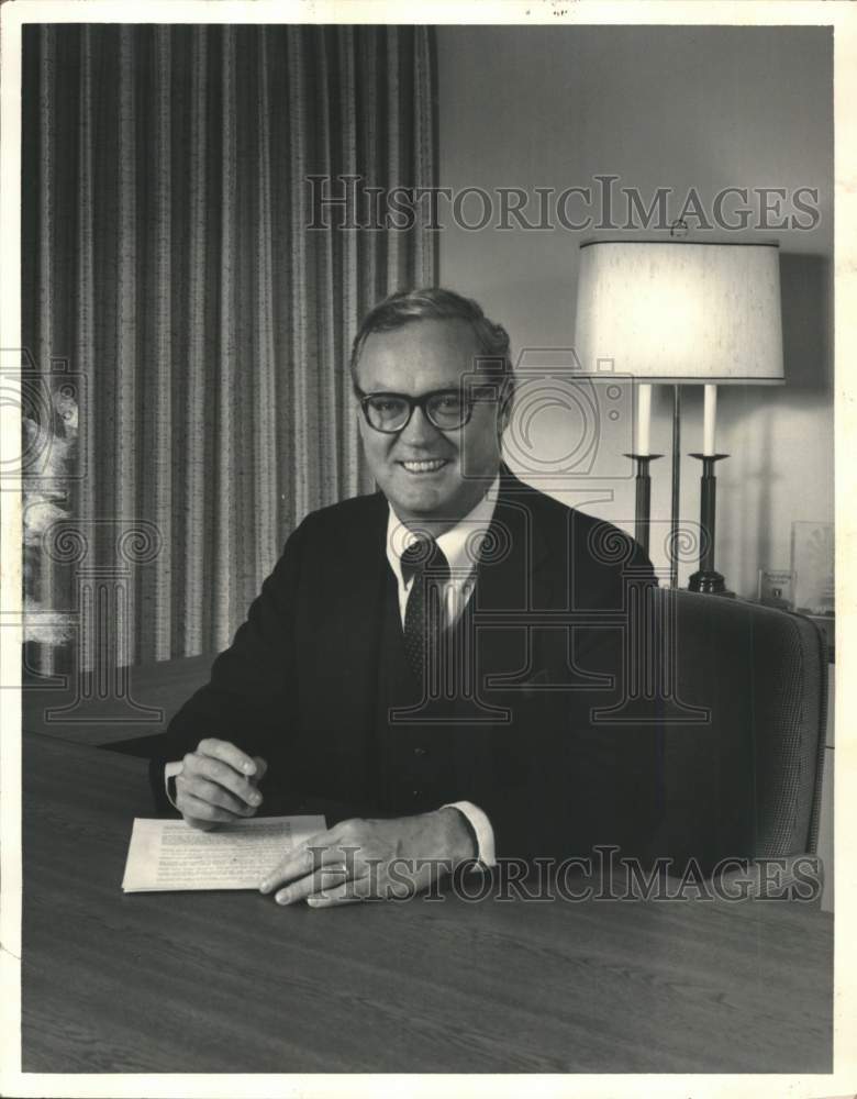 Press Photo Walter E. Owens, President of Blue Shield of Northeastern New York - Historic Images