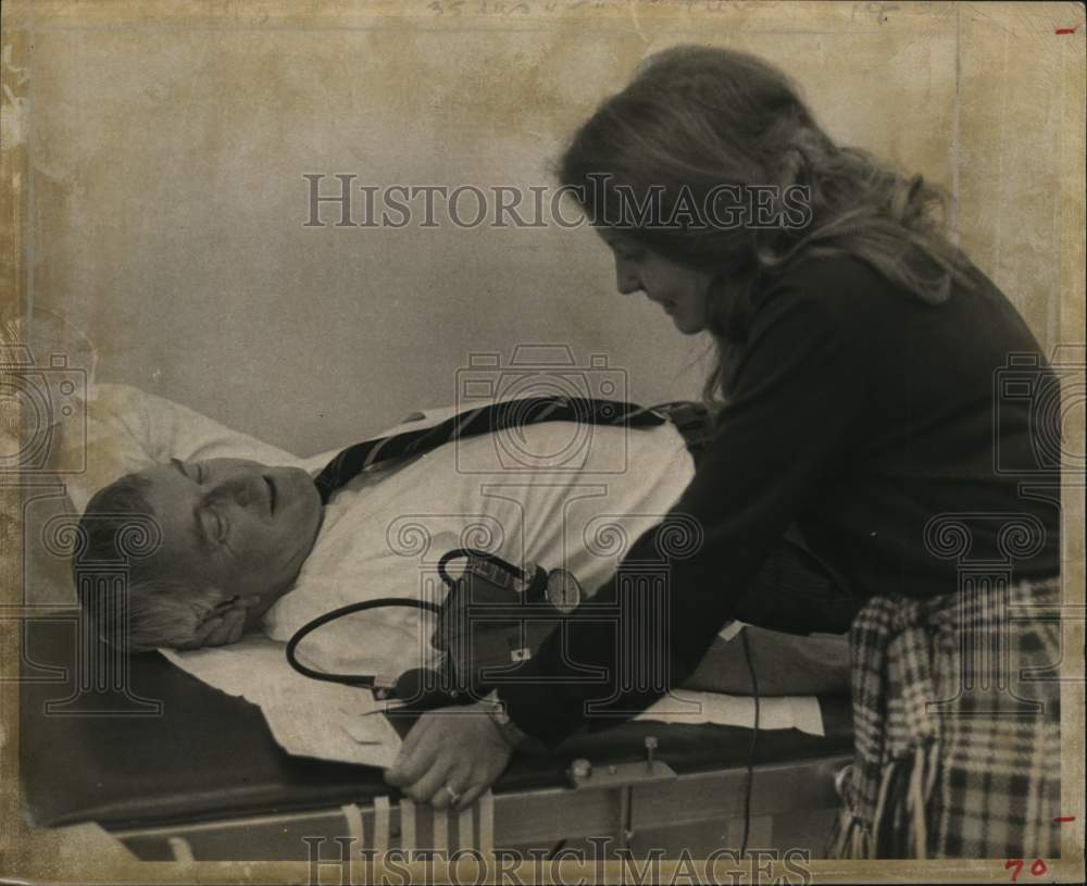 1969  Dr Joseph C Palamountain Jr at Skidmore College blood drive - Historic Images