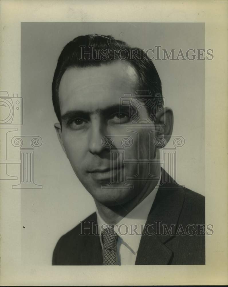 1959 Press Photo Richard T Seaver of Behr Manning poses for photo - Historic Images