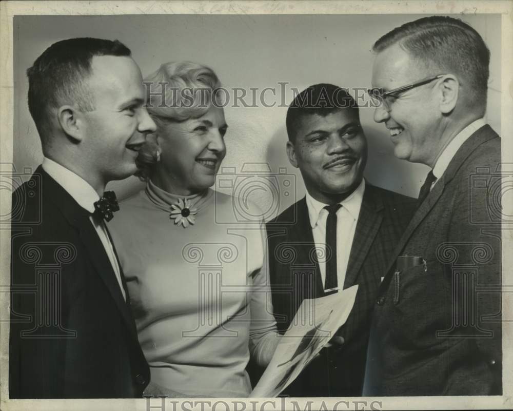 1964 Press Photo James H Lockhart (2nd R) talks with others about local tv show - Historic Images