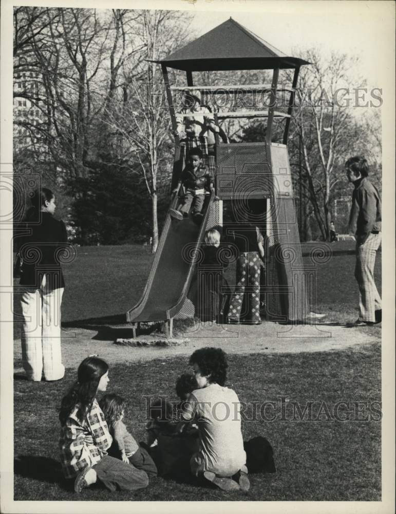 1973 Press Photo Parents watch kids playing in New York park - tua21870-Historic Images