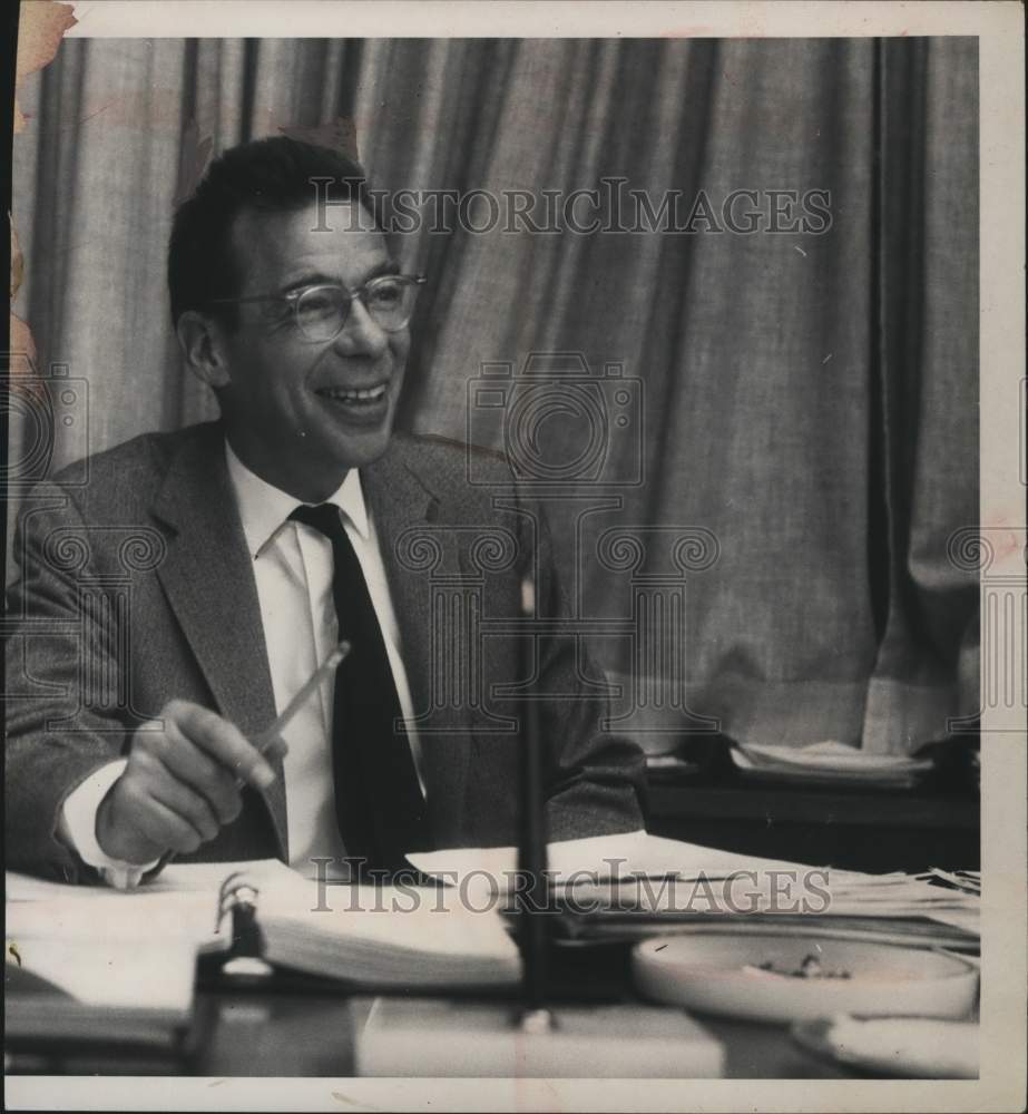 1963 Dick Salant, President, CBS News Division, New York - Historic Images