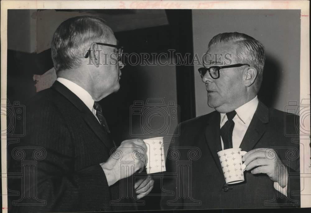 1962 Press Photo Senator Julian Erway and Congressman Leo W O&#39;Brien have coffee-Historic Images