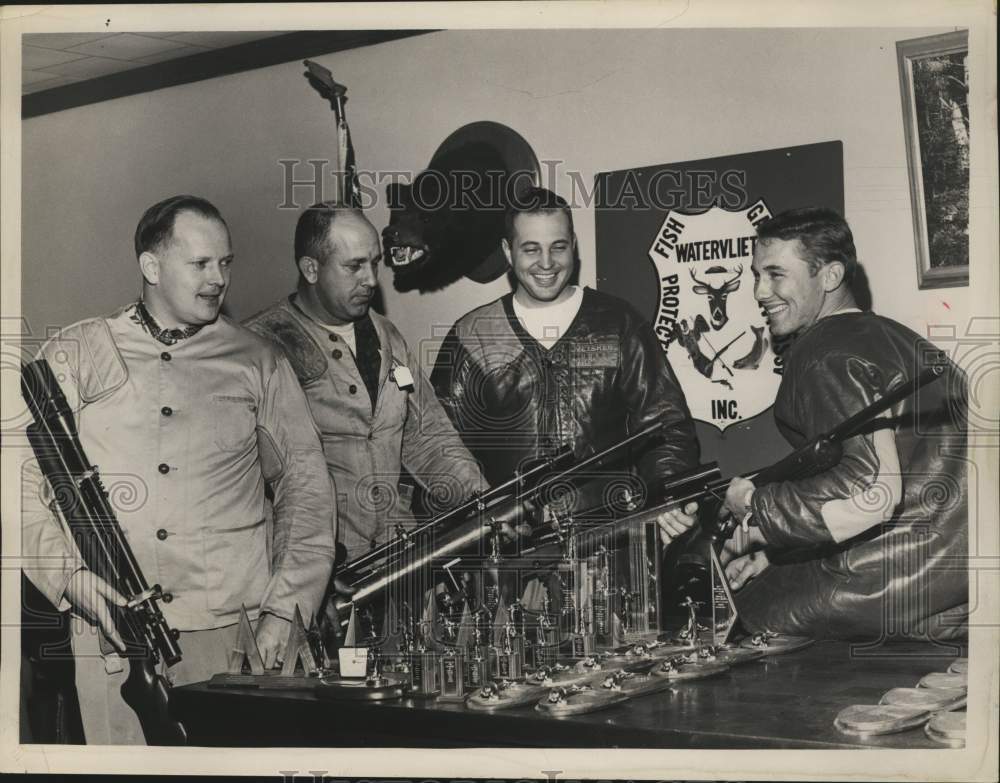 1962 Press Photo Members of Watervliet Fish and Game Protective Assn pose-Historic Images