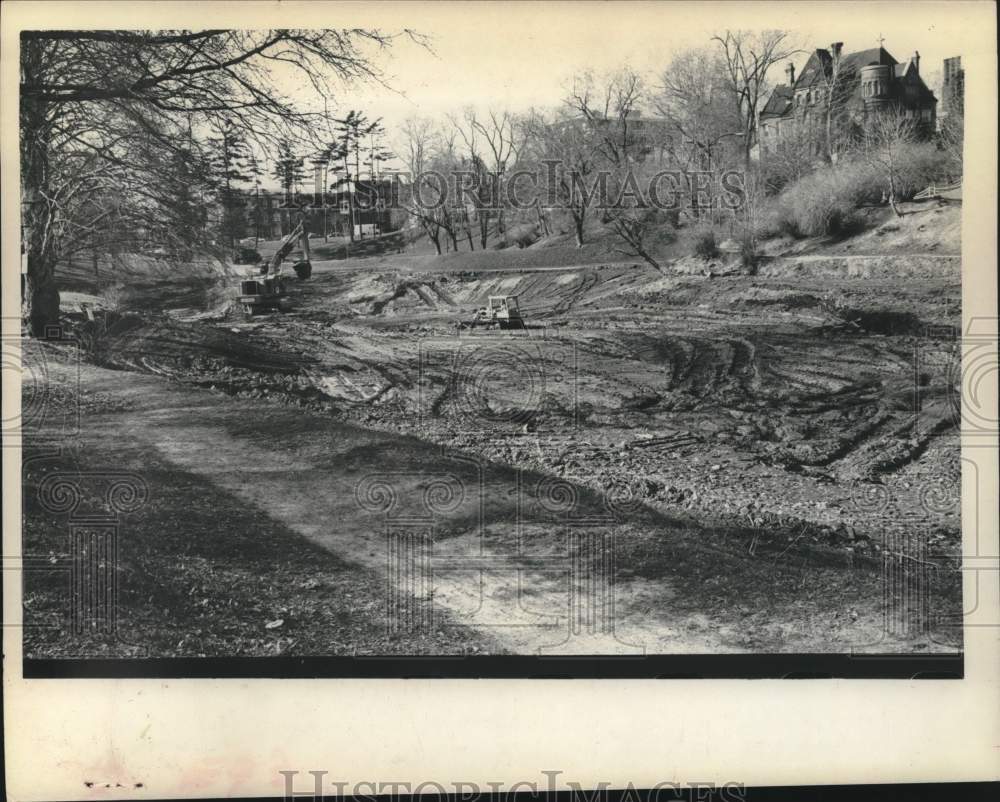 1972 Press Photo Construction equipment on site of former lake, Albany, NY park - Historic Images