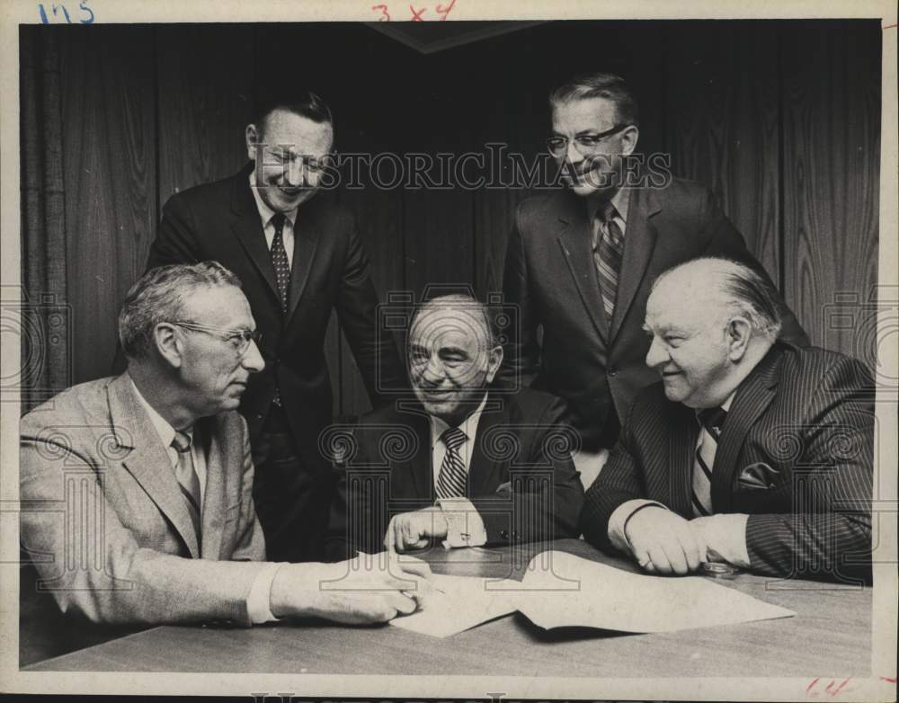National Commercial Bank officials sign lease in Albany, New York - Historic Images