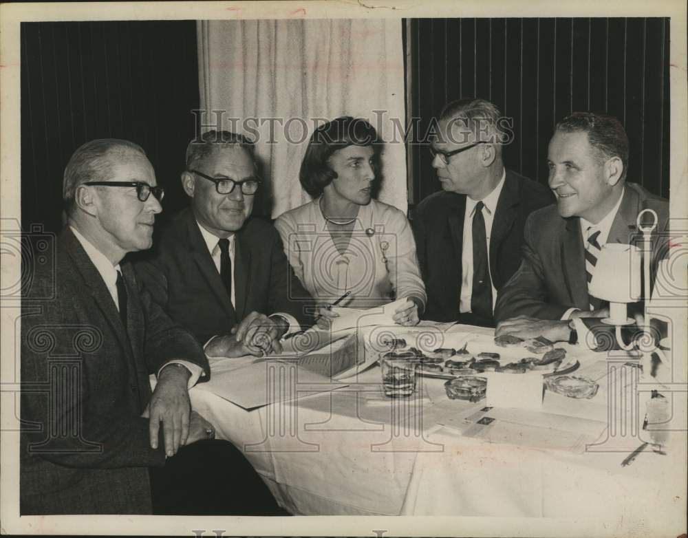 1964 Saratoga, NY Performing Arts Center campaign members meet - Historic Images