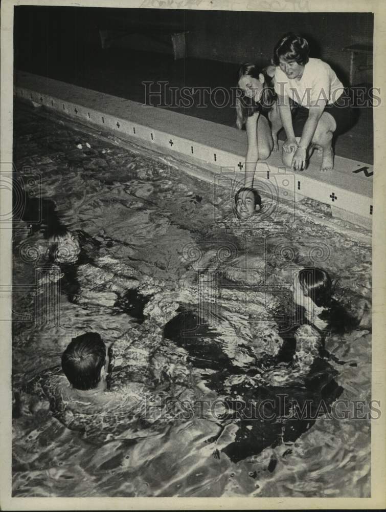 Press Photo People swimming in pool in New York - tua23663- Historic Images
