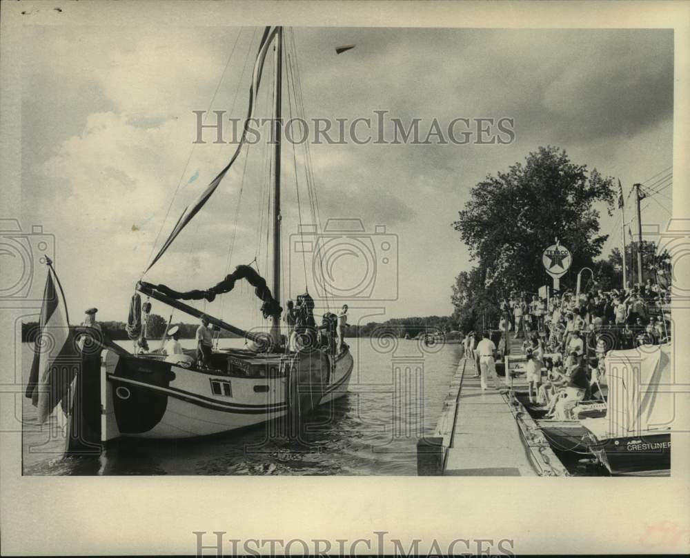 1976 Crowd watches a Dutch Sloop approach the dock to anchor - Historic Images