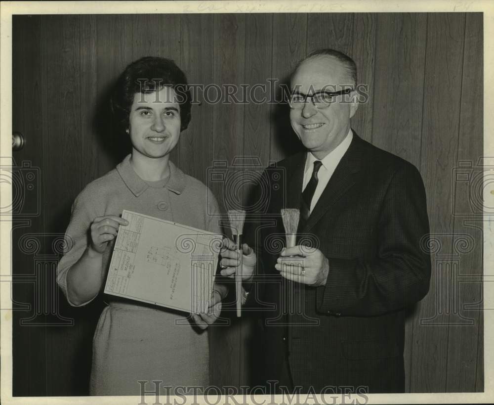 1965 Mrs Felicia Giddens holds paper and John Sheridan holds brushes - Historic Images