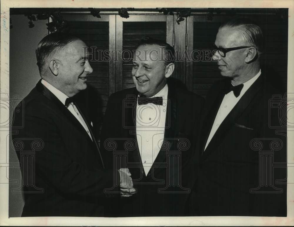 1969 Press Photo William J O'Neil greets other men at formal Elks Club event - Historic Images