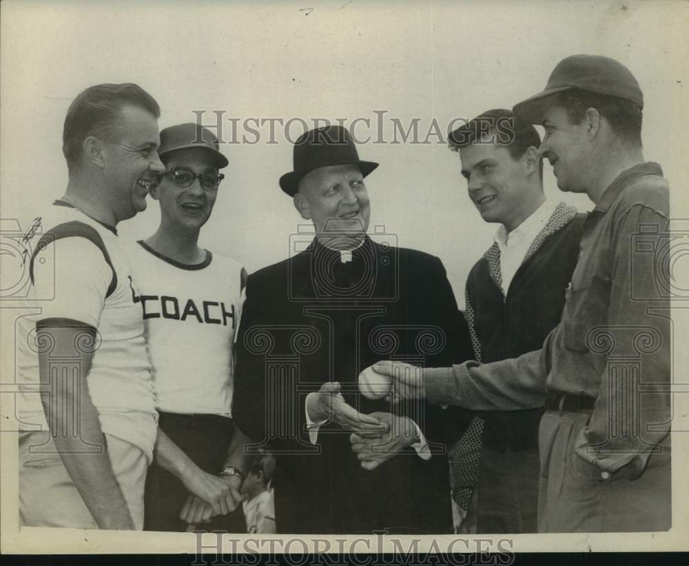 Press Photo Reverend Francis Ryan with members of Colonie, NY CYO Little League - Historic Images