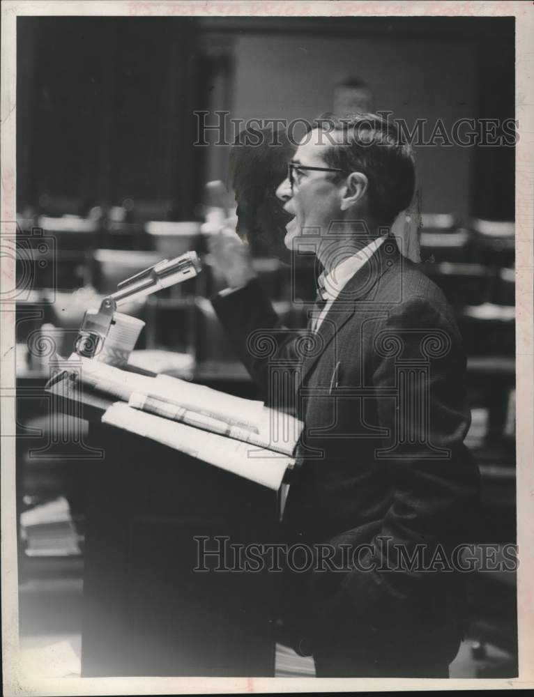 1965 Press Photo New York State Assemblyman Joseph St. Lawrence at Capitol - Historic Images