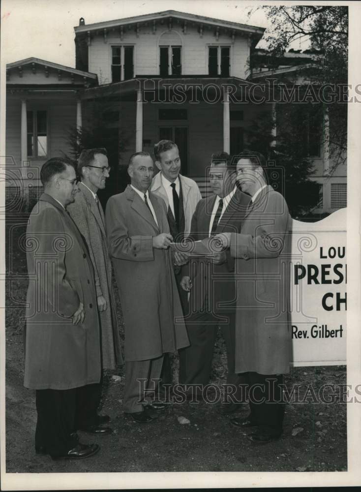 1958 Press Photo Men gather in front of fire-damaged church in Loudonville, NY - Historic Images